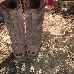 TALL DARK BROWN UGGS, barely worn